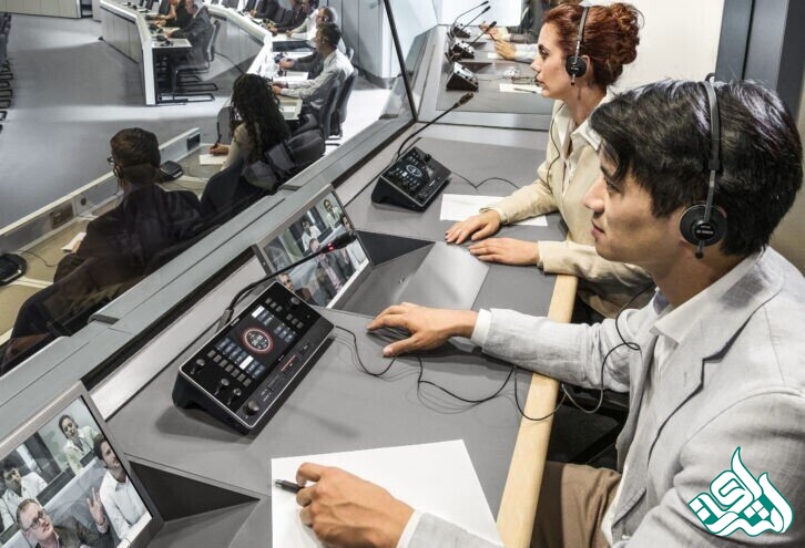 مترجم همزمان